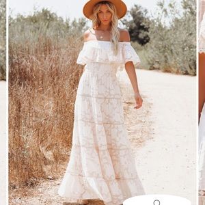 VIci ABOVE THE CLOUDS OFF THE SHOULDER MAXI
DRESS
